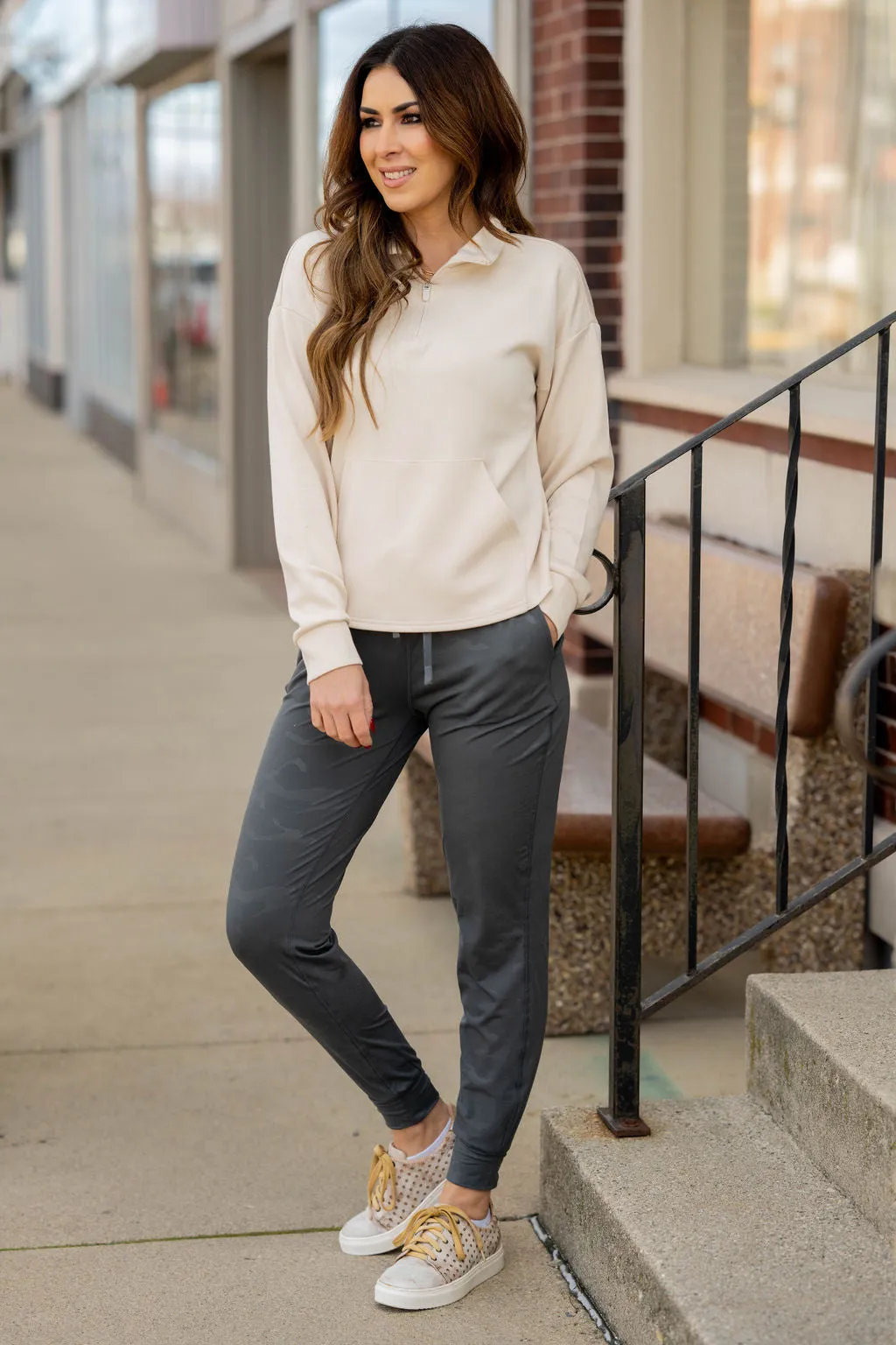 Basic Quarter Zip Pullover Sweatshirt